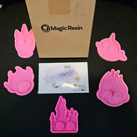 Resin kit with molds and UV light - Picture 1 of 1